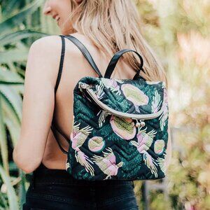 Waimea Bay Kiss Lock Backpack